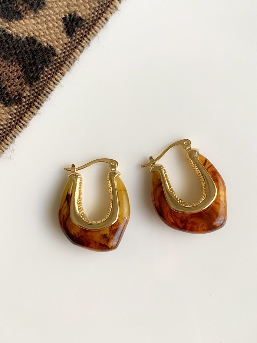 Boucles d’oreilles vintage  8 – Résine marron & plaqué or