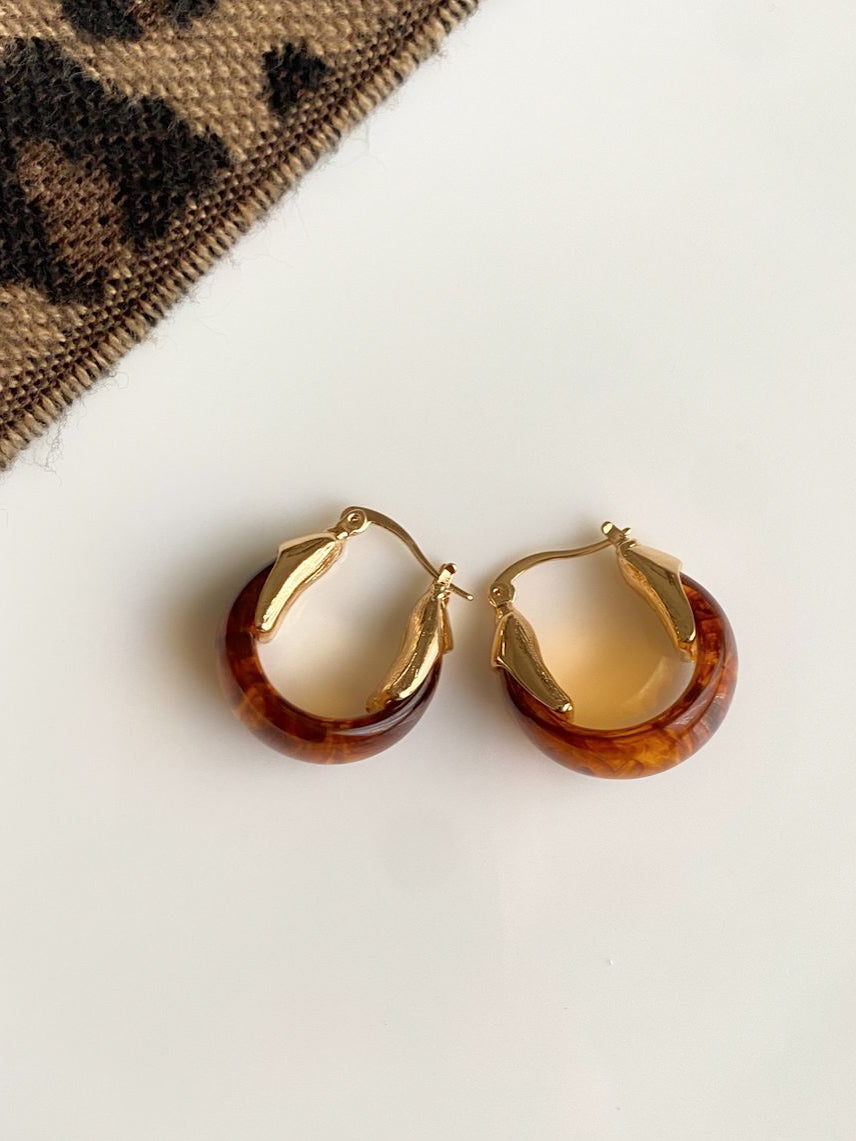 Boucles d’oreilles vintage 2 – Résine marron & plaqué or