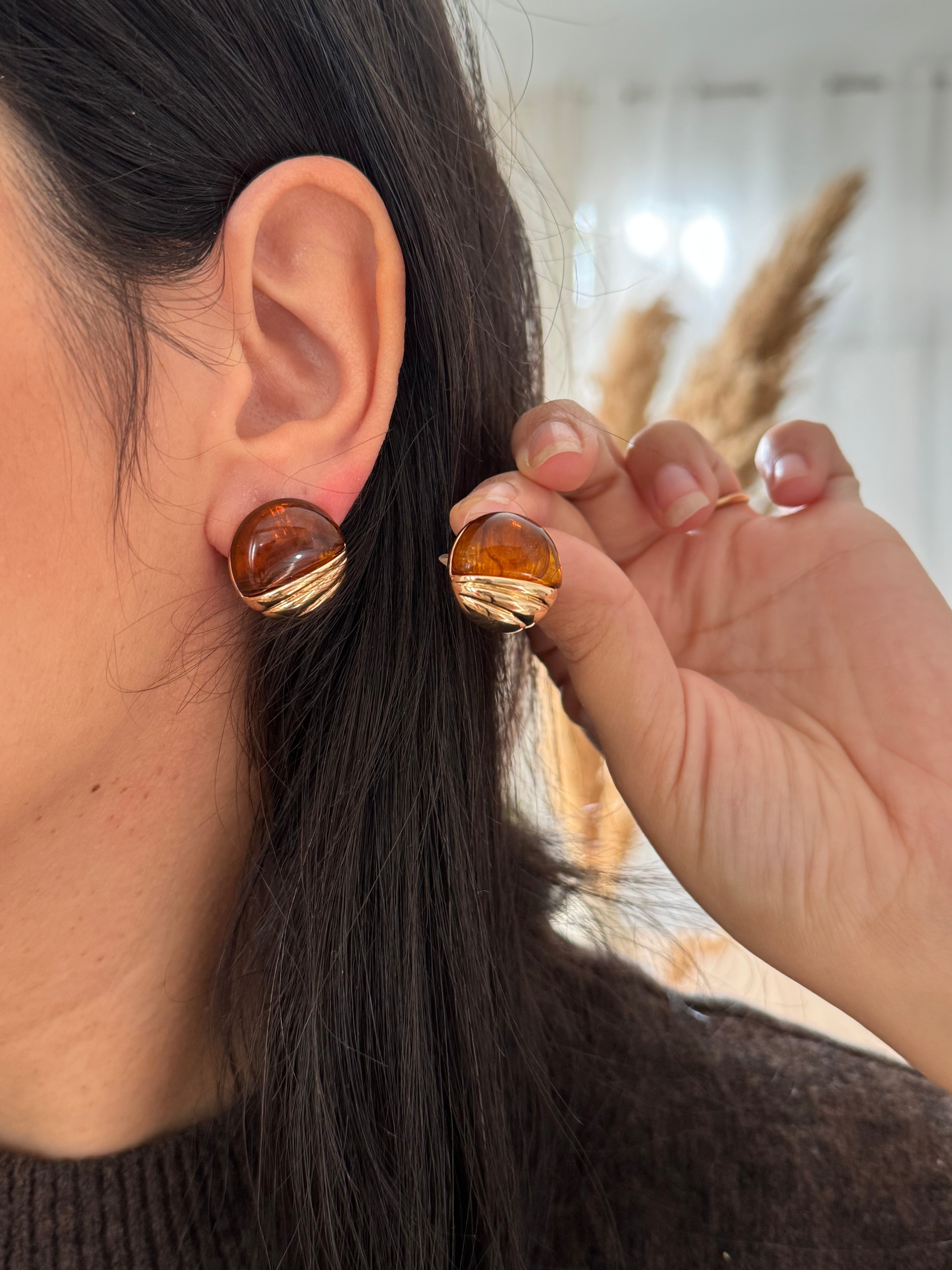 Boucles d’oreilles vintage – Résine marron & plaqué or