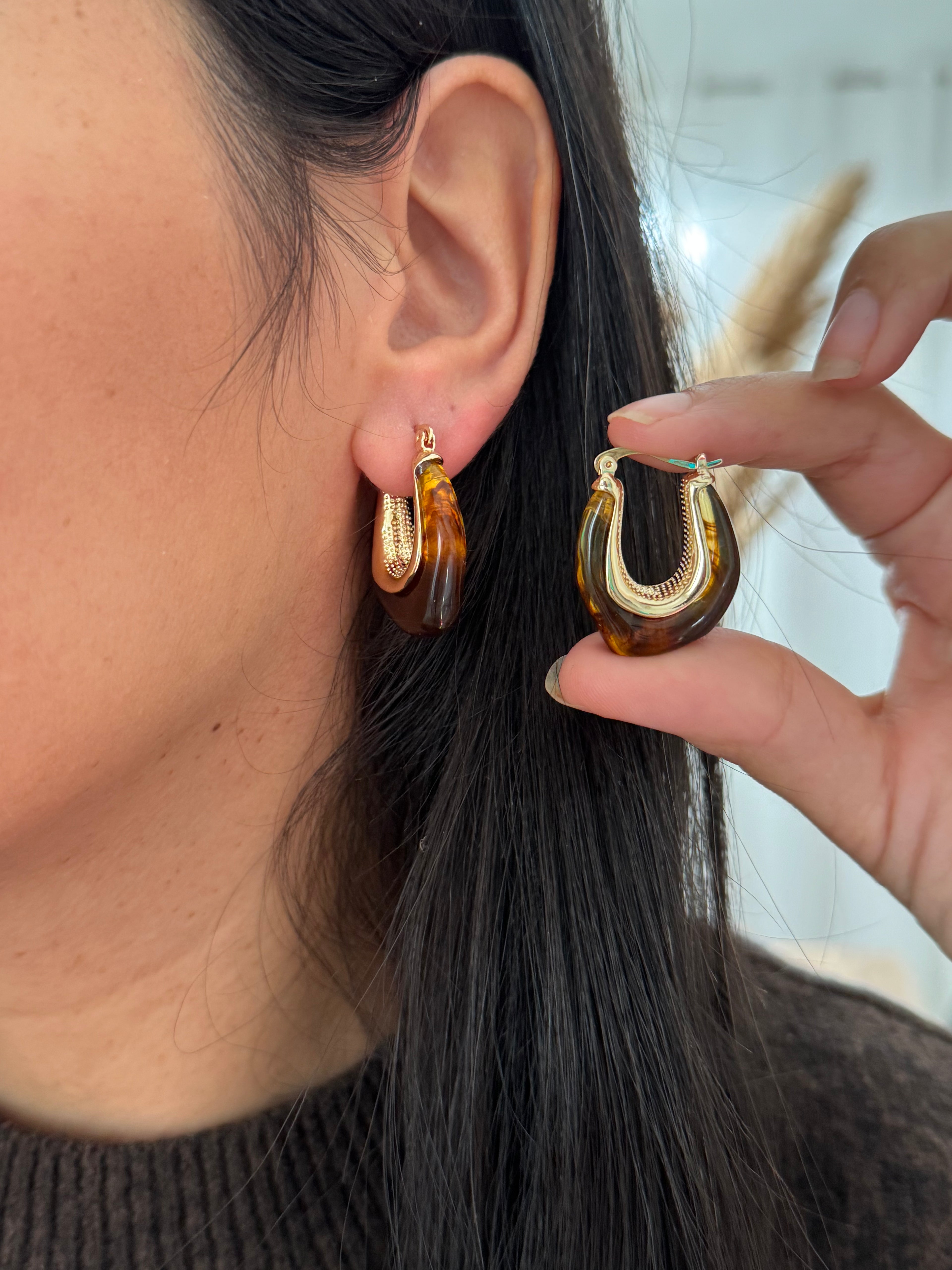 Boucles d’oreilles vintage  8 – Résine marron & plaqué or